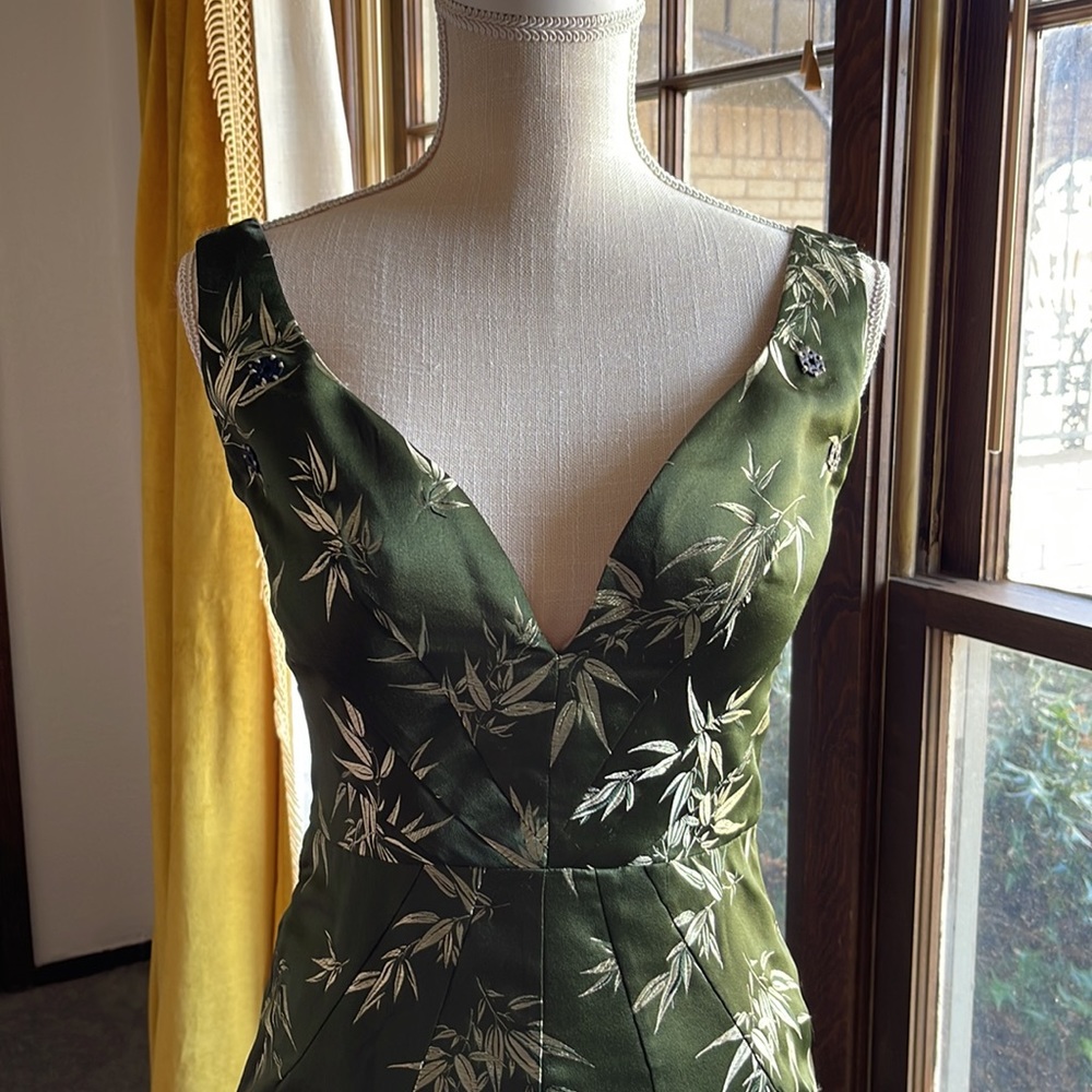 NWT Le Palais Vintage Satin Green Dress With Cape Medium - Picture 13 of 17